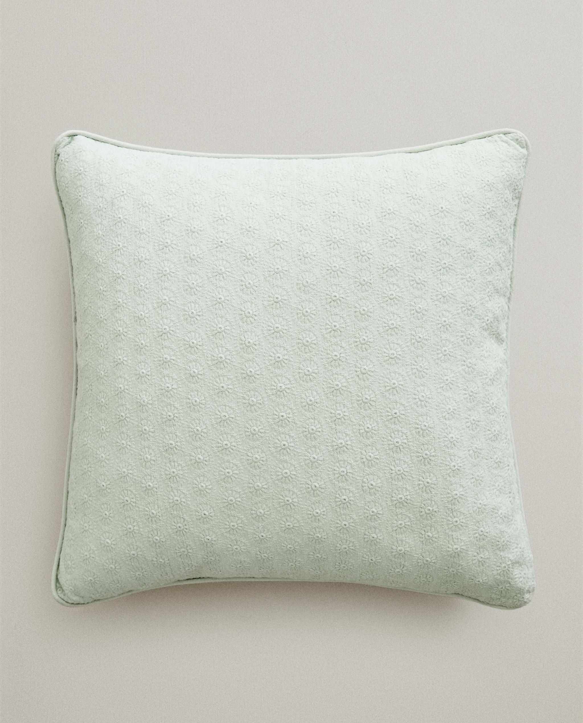 ソファとリビングルームの装飾クッション | Zara Home 日本/Japan
