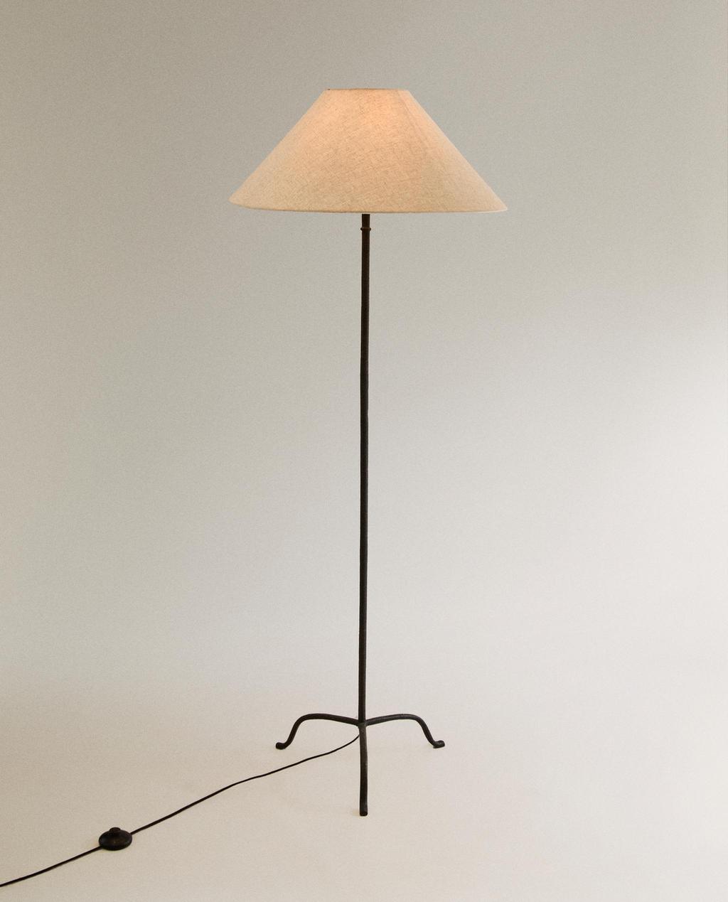 FLOOR LAMP WITH TRIPOD BASE