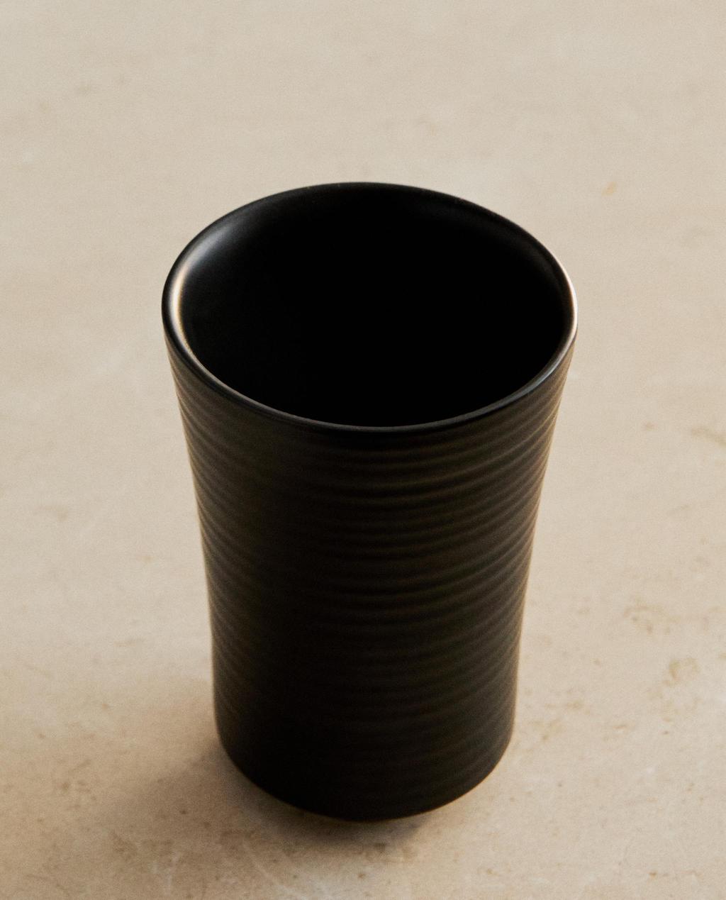 TOOTHBRUSH HOLDER WITH BLACK TOOTHBRUSH