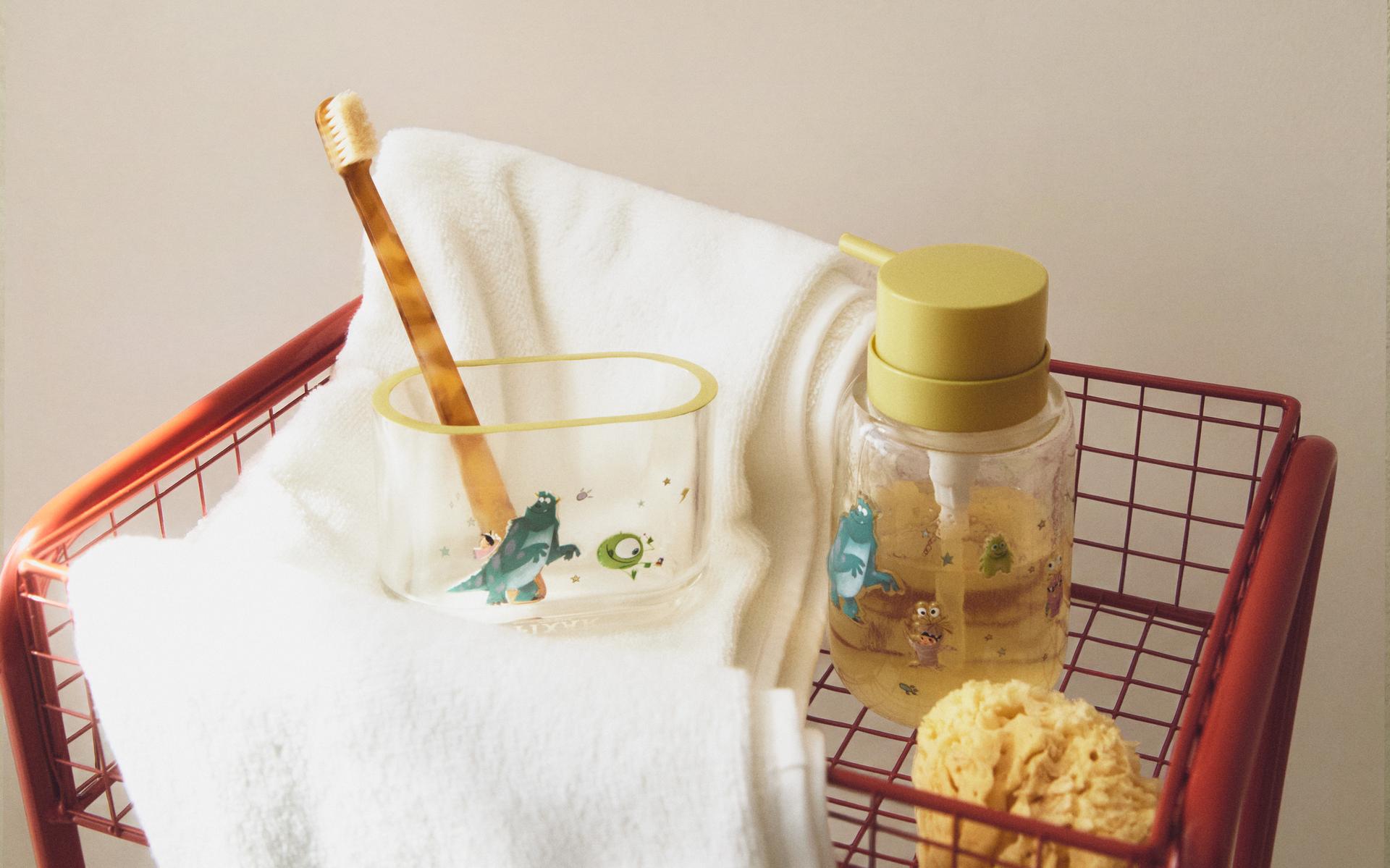 ACCESORIOS DE BAÑO INFANTIL MONSTRUOS, S.A. ©DISNEY/PIXAR