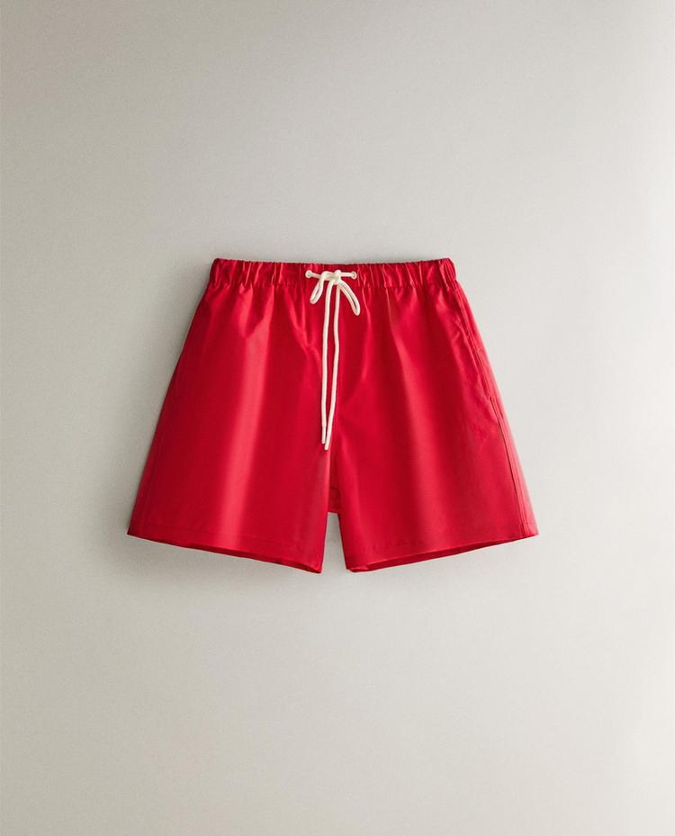 RED MID-LENGTH BEACH SWIMMING TRUNKS