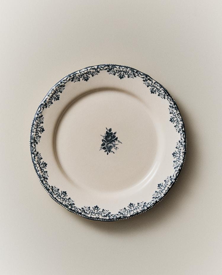 DESSERT PLATE WITH PLACEMENT DESIGN