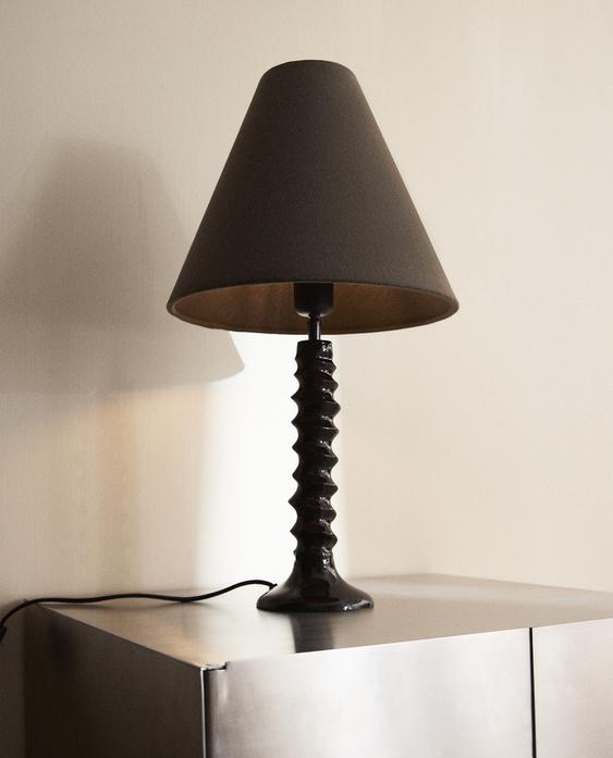 TABLE LAMP WITH RAISED DESIGN