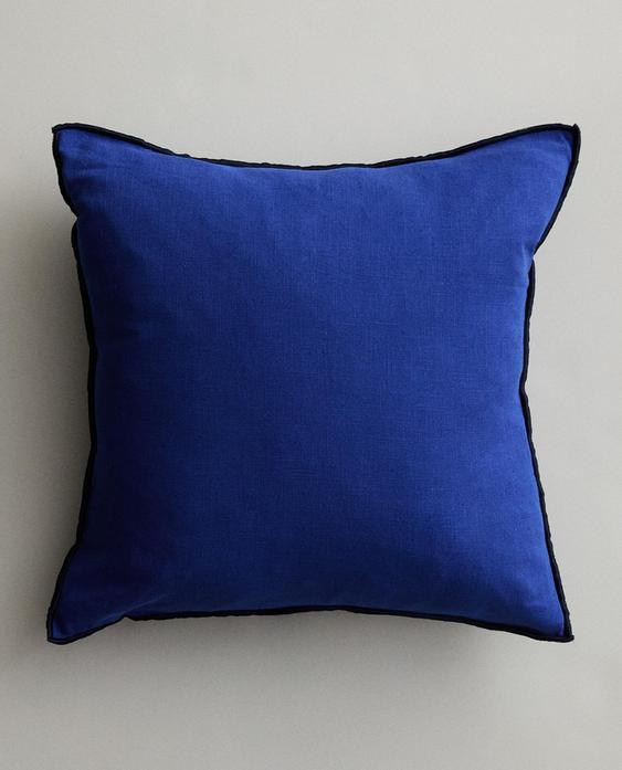 CUSHION COVER WITH OVERLOCK