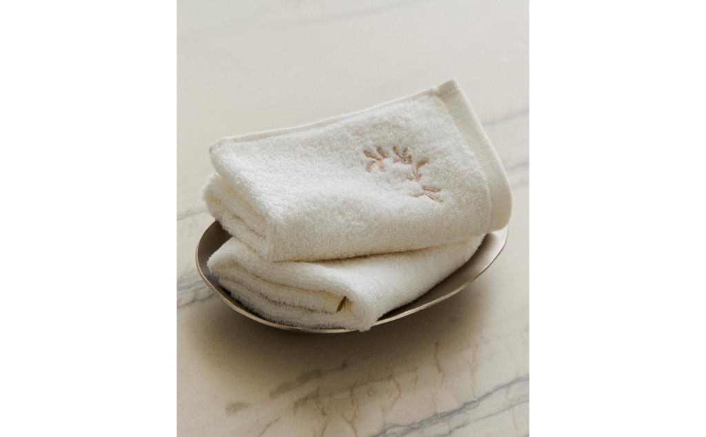 TAPIS DE BAIN BRODERIE VÉGÉTALE