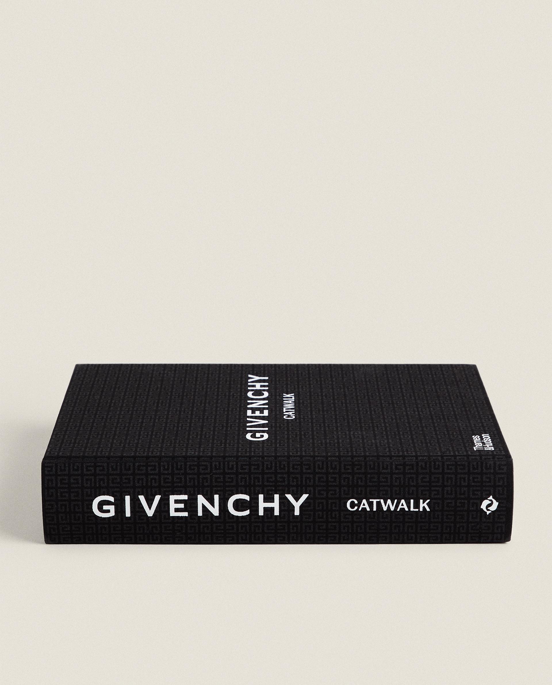 洋書　GIVENCHY CATWALK ジバンシィ 洋書 GIVENCHY CATWALK ジバンシィ Amazon.com: Givenchy