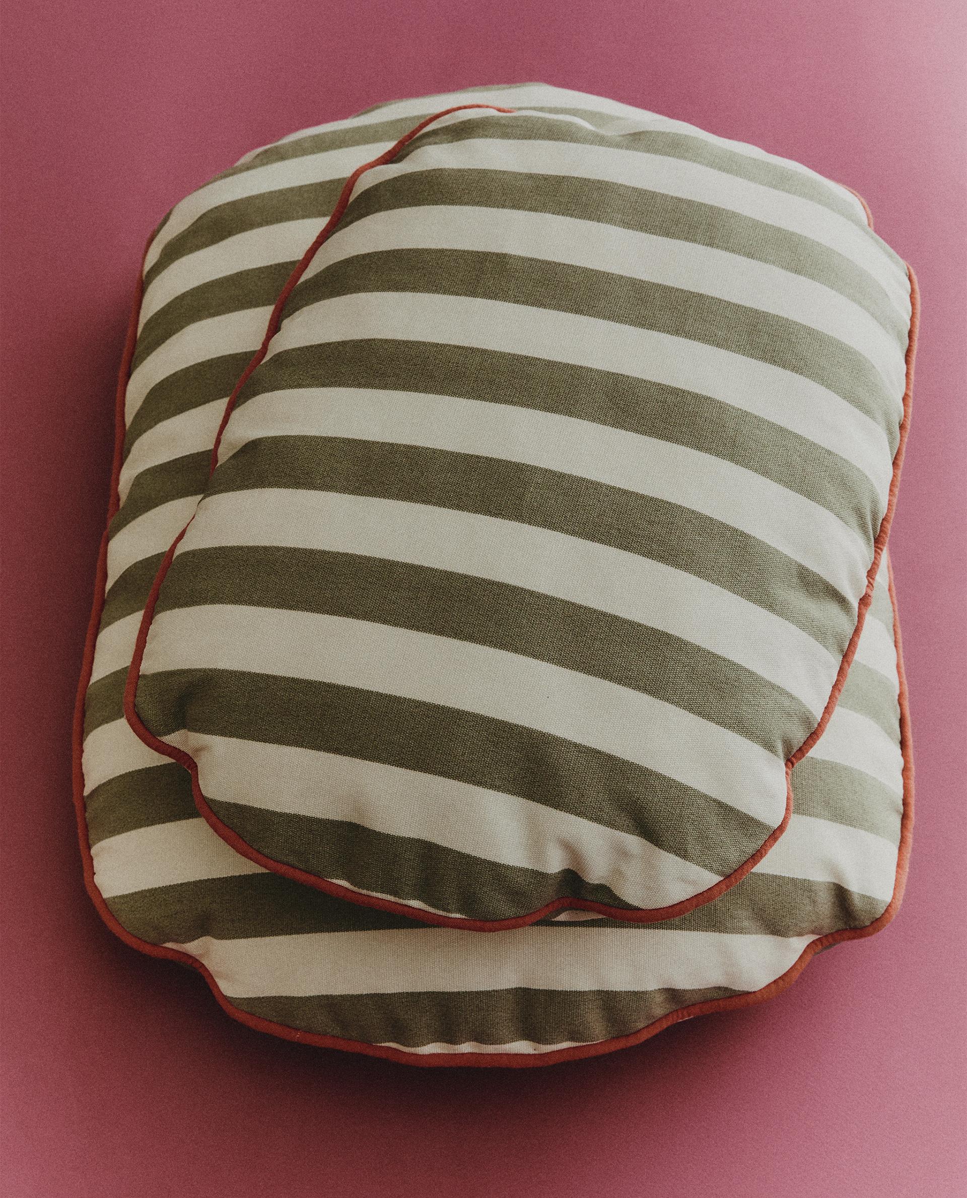 OVAL STRIPED PET CUSHION