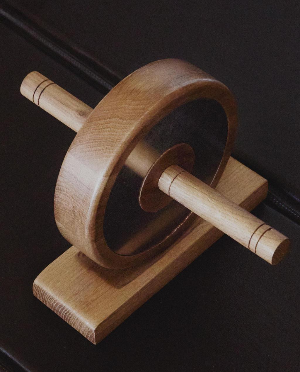 WOODEN TRAINING WHEEL AND BASE