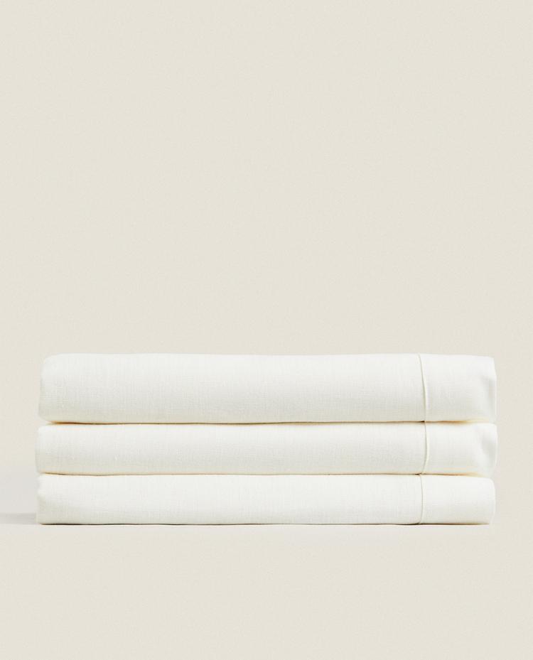 PLAIN-COLOURED LINEN TABLECLOTH