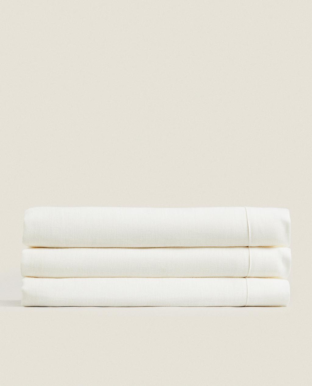 PLAIN-COLOURED LINEN TABLECLOTH