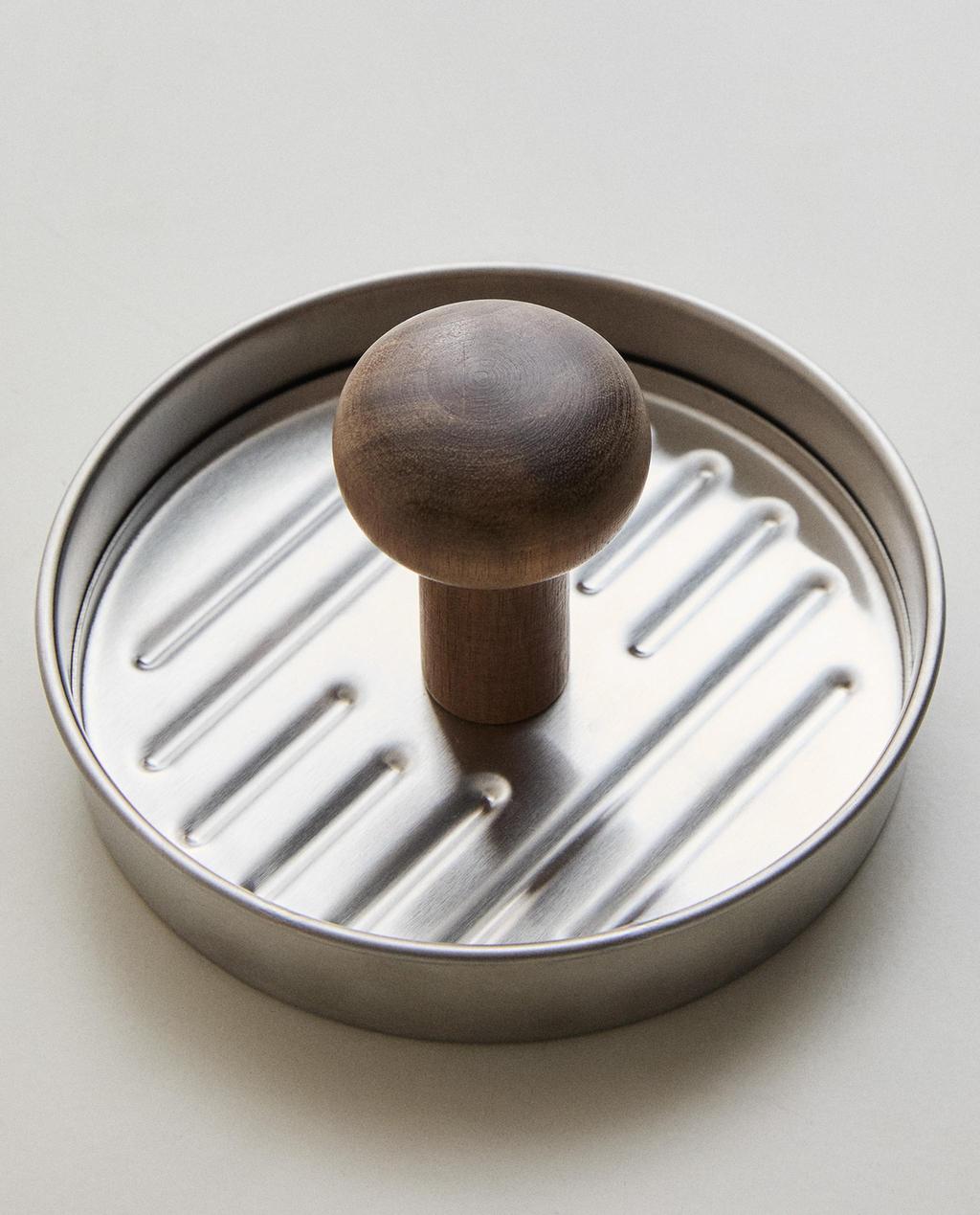 STEEL AND WOOD HAMBURGER MOULD