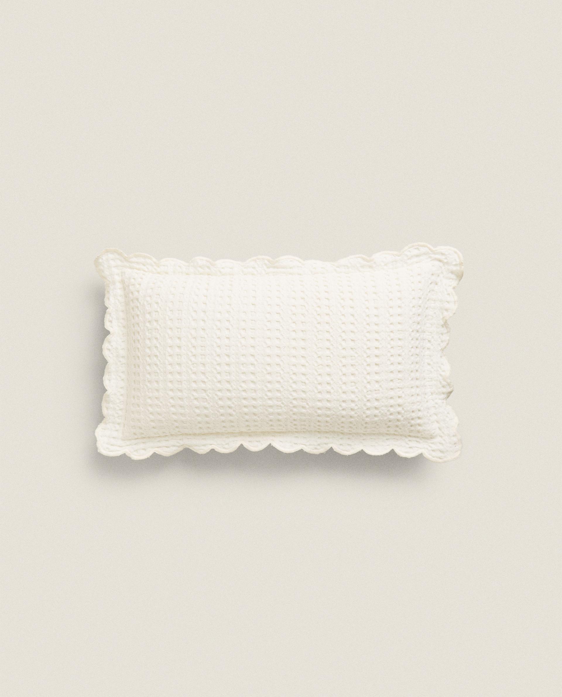 キッズ スカラップディテール クッションカバー | Zara Home