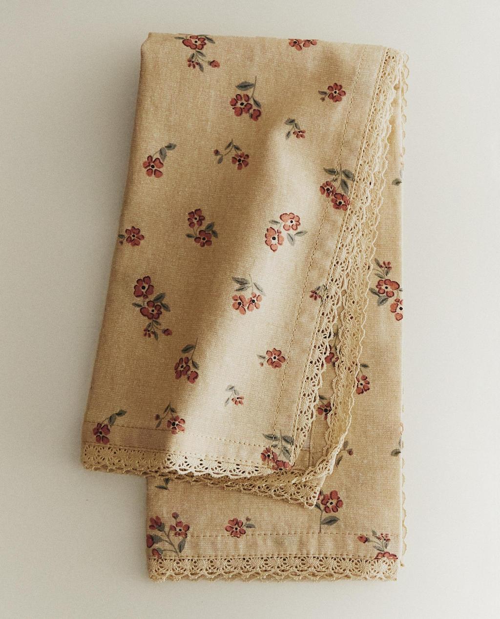 CONJUNTO DE GUARDANAPOS COM FLOR SILVESTRE E RENDA (CONJUNTO DE 2)