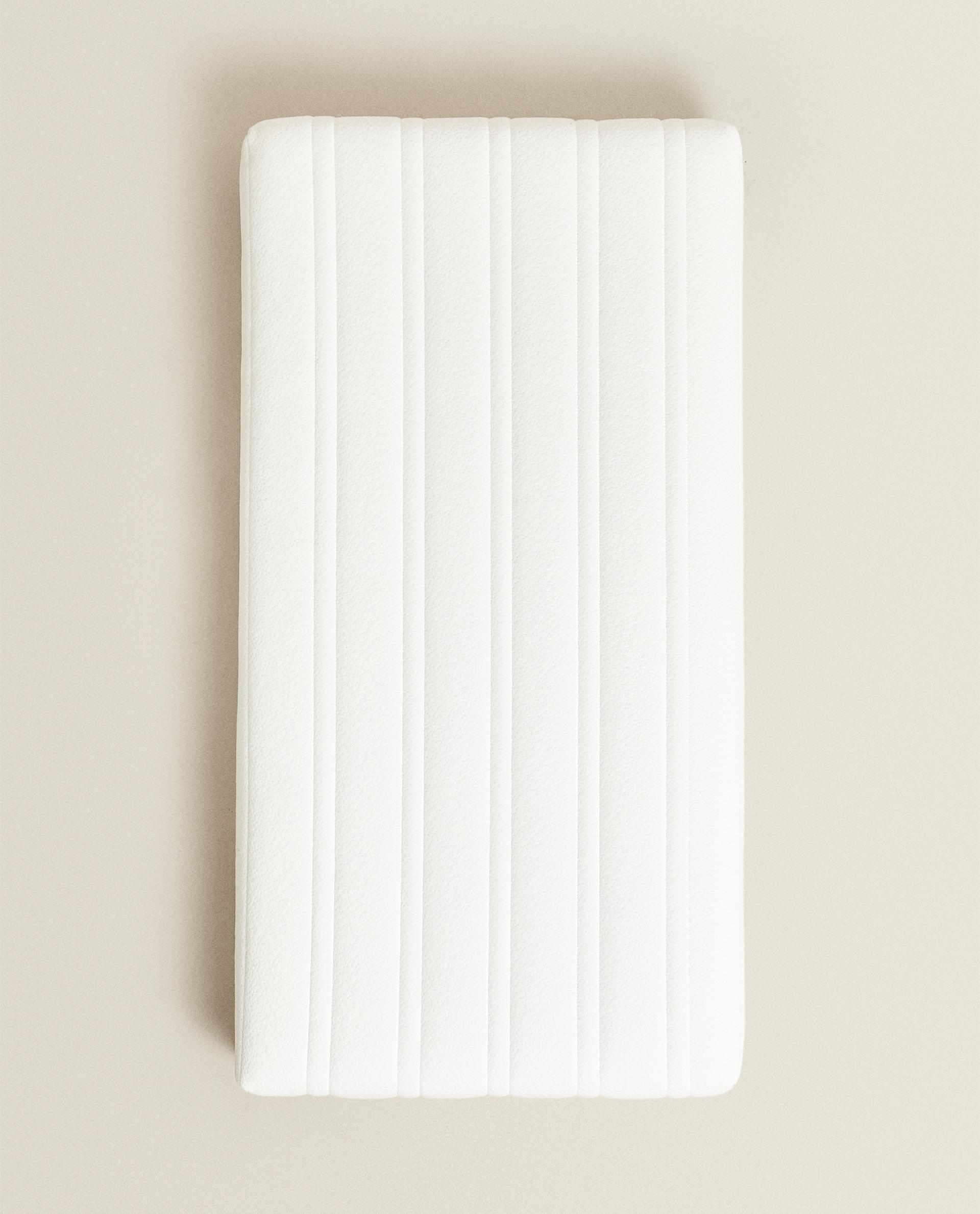 クラシックウッドベビーベッド マットレス | Zara Home 日本/Japan