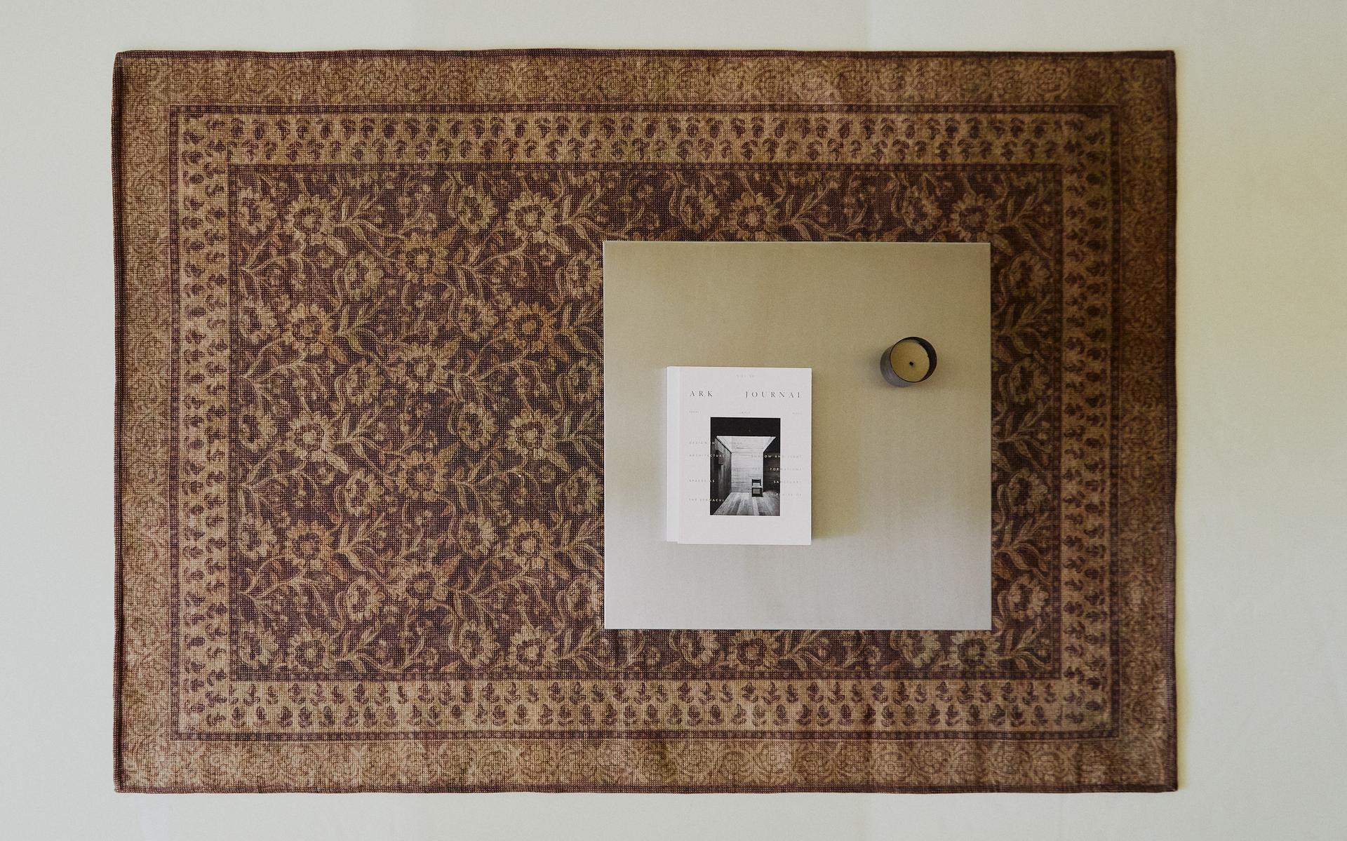 VINTAGE-EFFECT AREA RUG