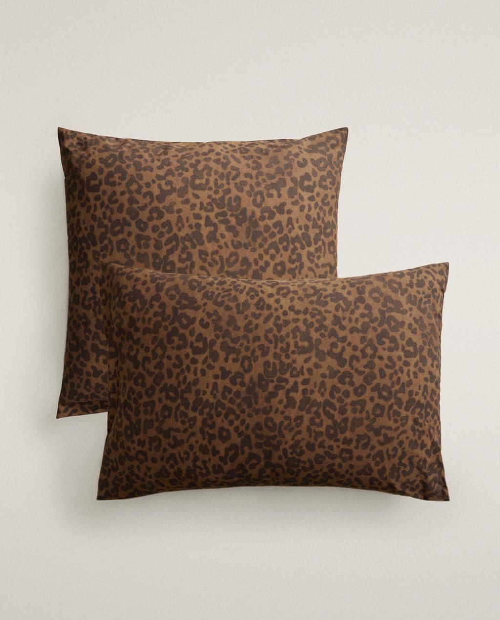 FRONHA DE ALMOFADA EM PERCAL COM ESTAMPADO DE LEOPARDO (200 FIOS)