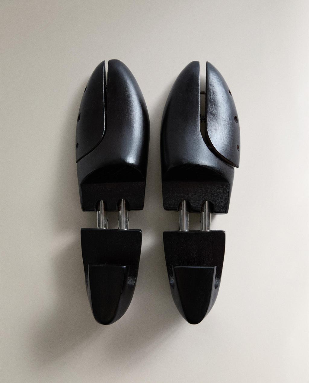 WOODEN SHOE TREE