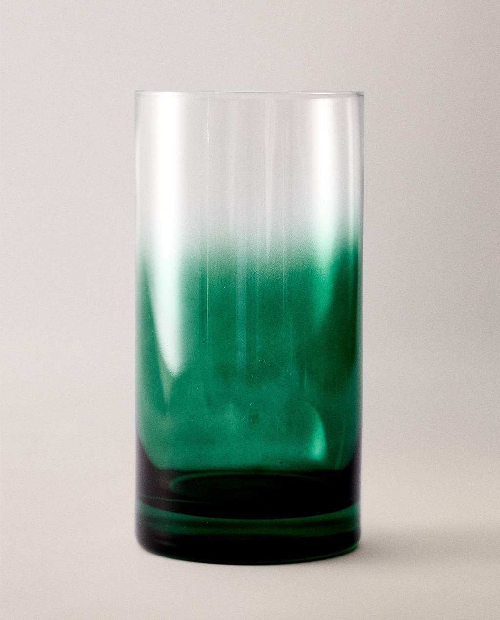 GLAS MIT FARBVERLAUF