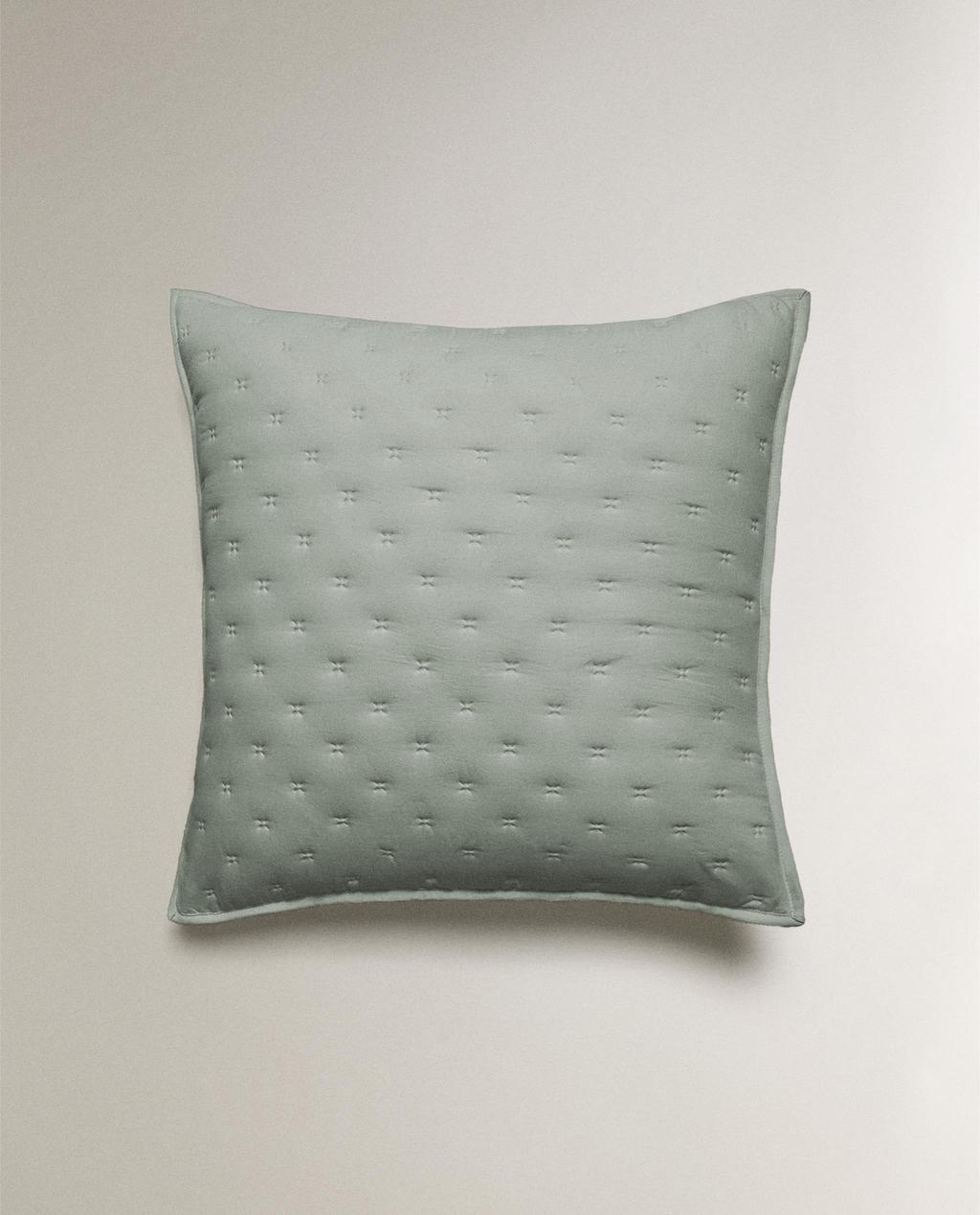 QUILTED CUSHION COVER WITH DOTS