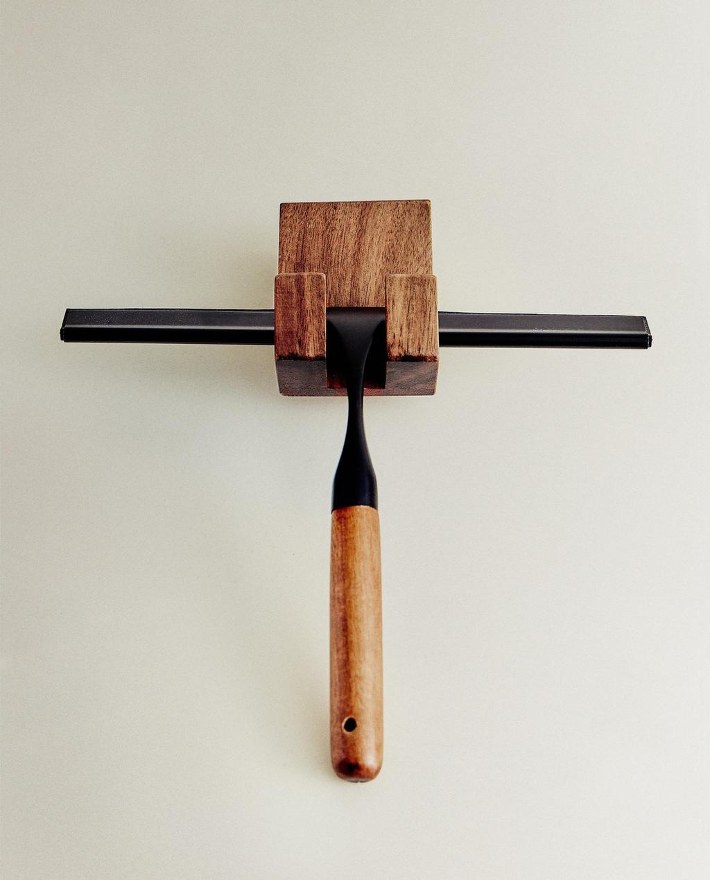 WOODEN GLASS CLEANER