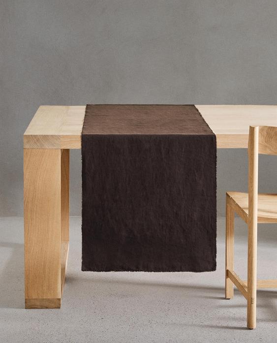 TABLE RUNNER 01