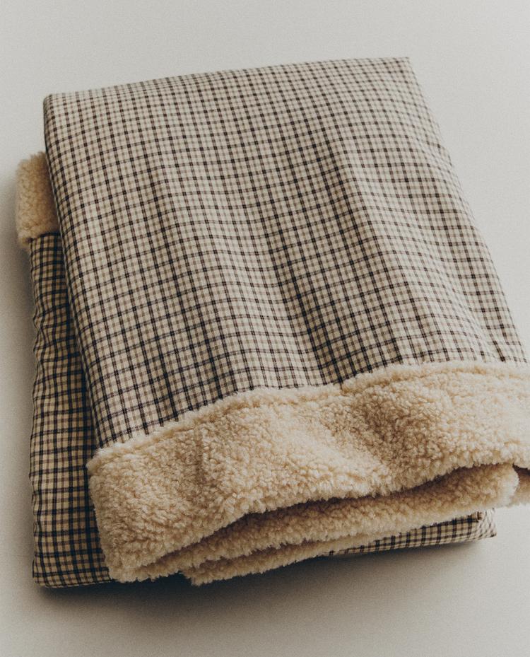 SMALL CHECK PET THROW