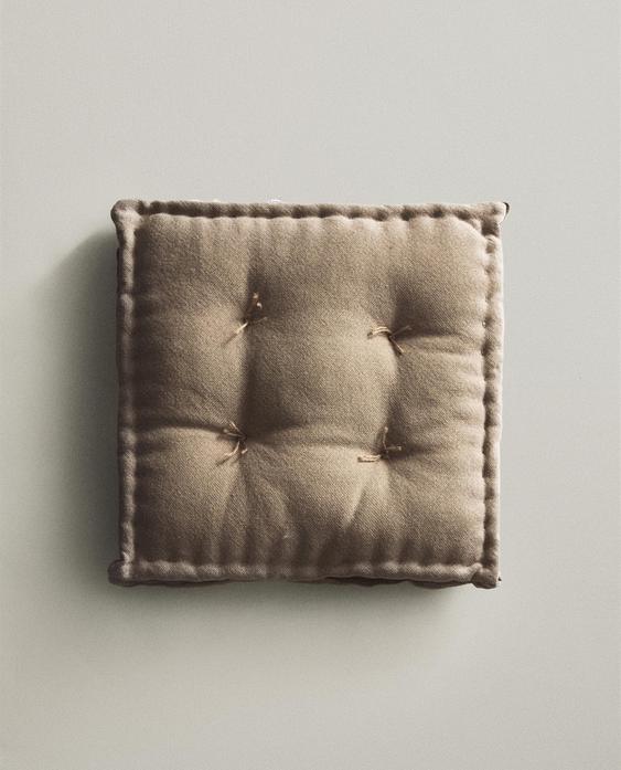 TOPSTITCHED SEAT CUSHION