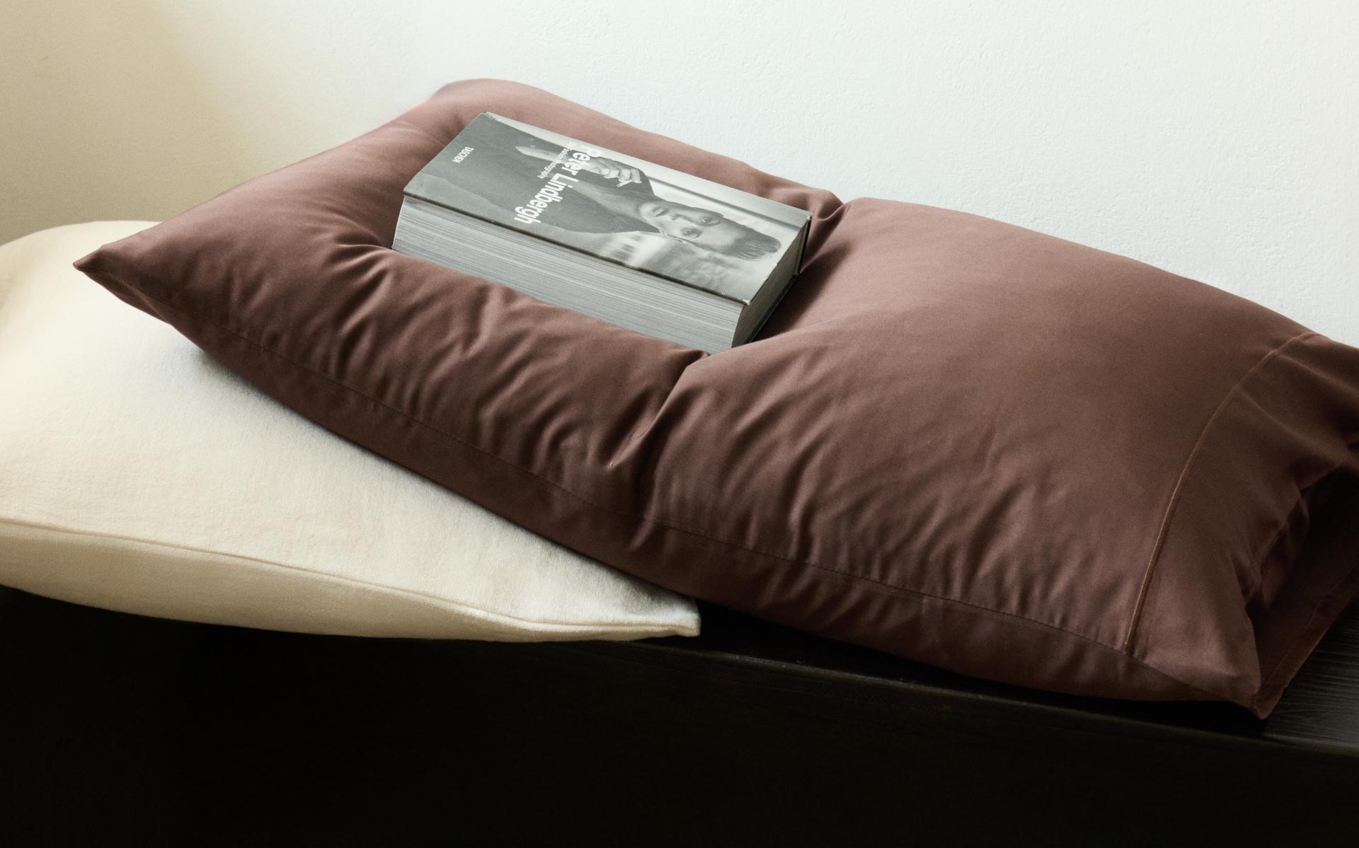 SATEEN PILLOWCASE WITH TRIM (300 THREAD COUNT)