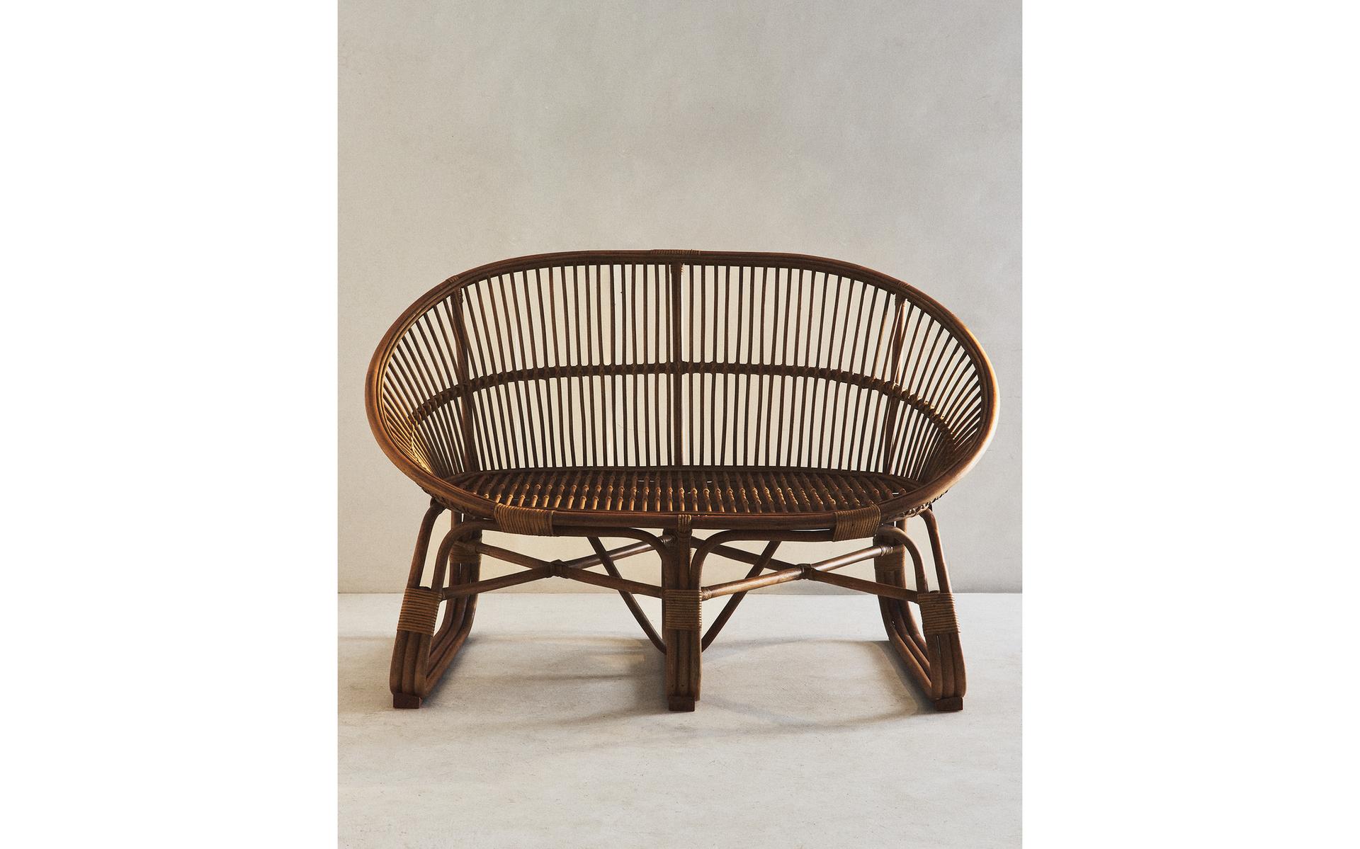 SOFA I RATTAN MED STÆNGER