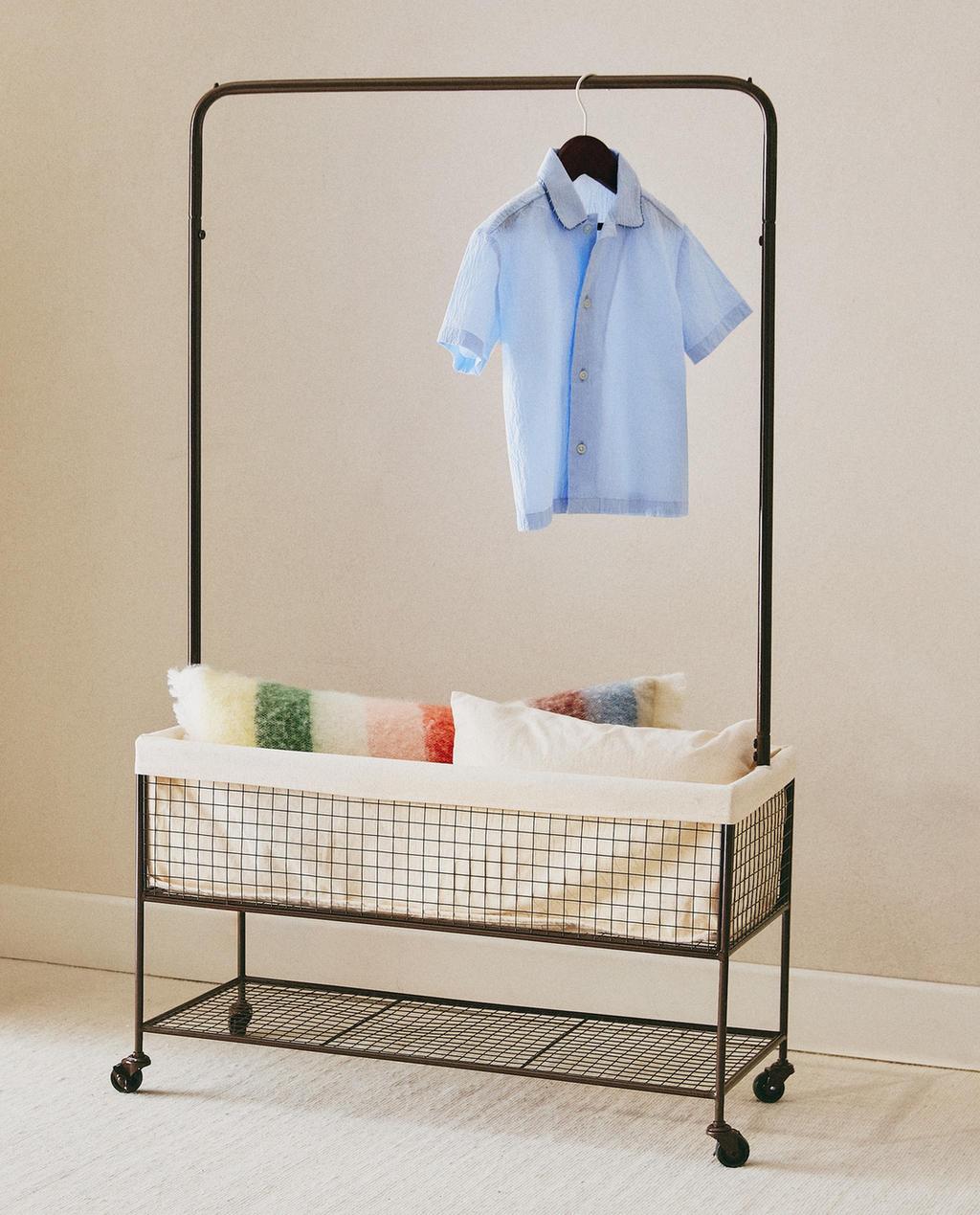 KIDS' COAT RACK WITH WHEELS