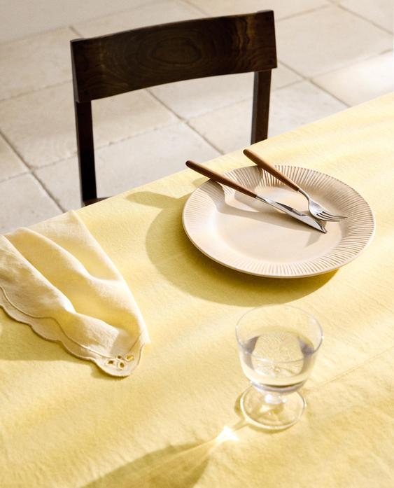 TABLECLOTH 01