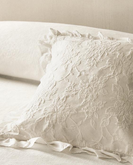 JACQUARD CUSHION COVER WITH RUFFLE