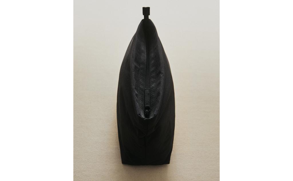 TECHNICAL FABRIC WASH BAG