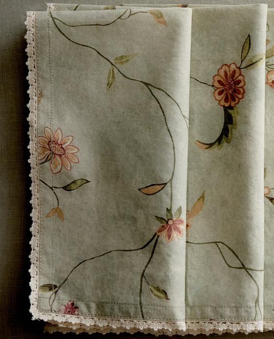 PACK SERVIETTE DE TABLE IMPRIMÉ FLORAL ET DENTELLE (LOT DE 2)