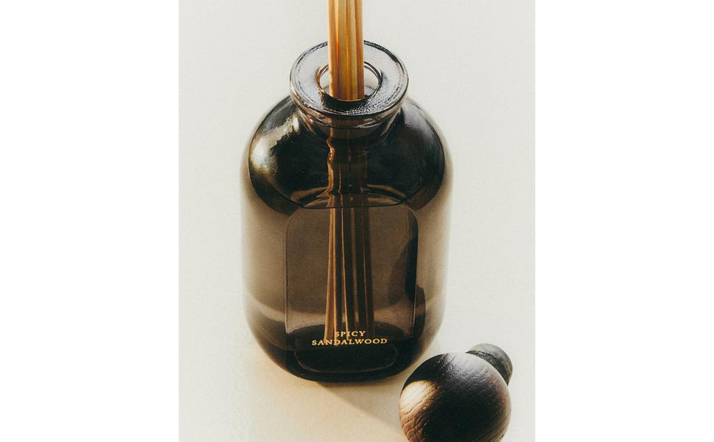 (185 ML) DIFFUSEUR À BÂTONNETS SPICY SANDALWOOD