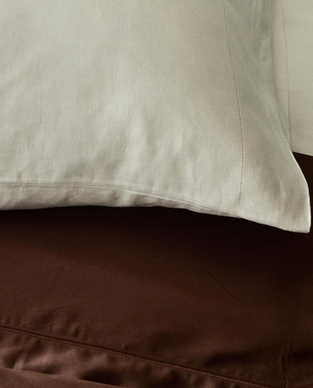 SATEEN FLAT SHEET WITH TRIM (300 THREAD COUNT)