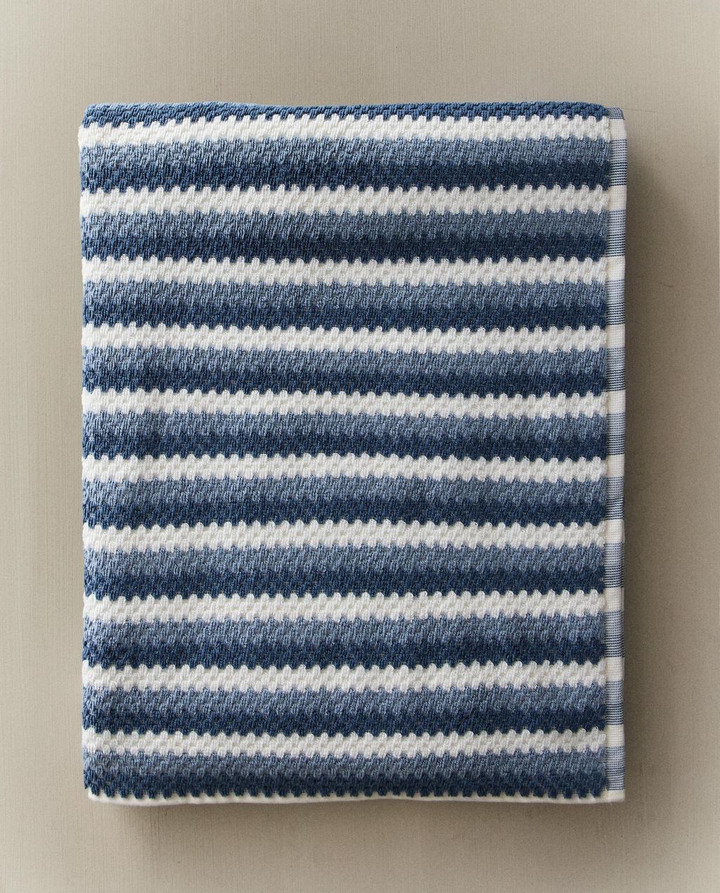 GEOMETRIC JACQUARD BATH TOWEL