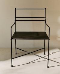 GESMEDE METALEN FAUTEUIL MET ARMLEUNINGEN