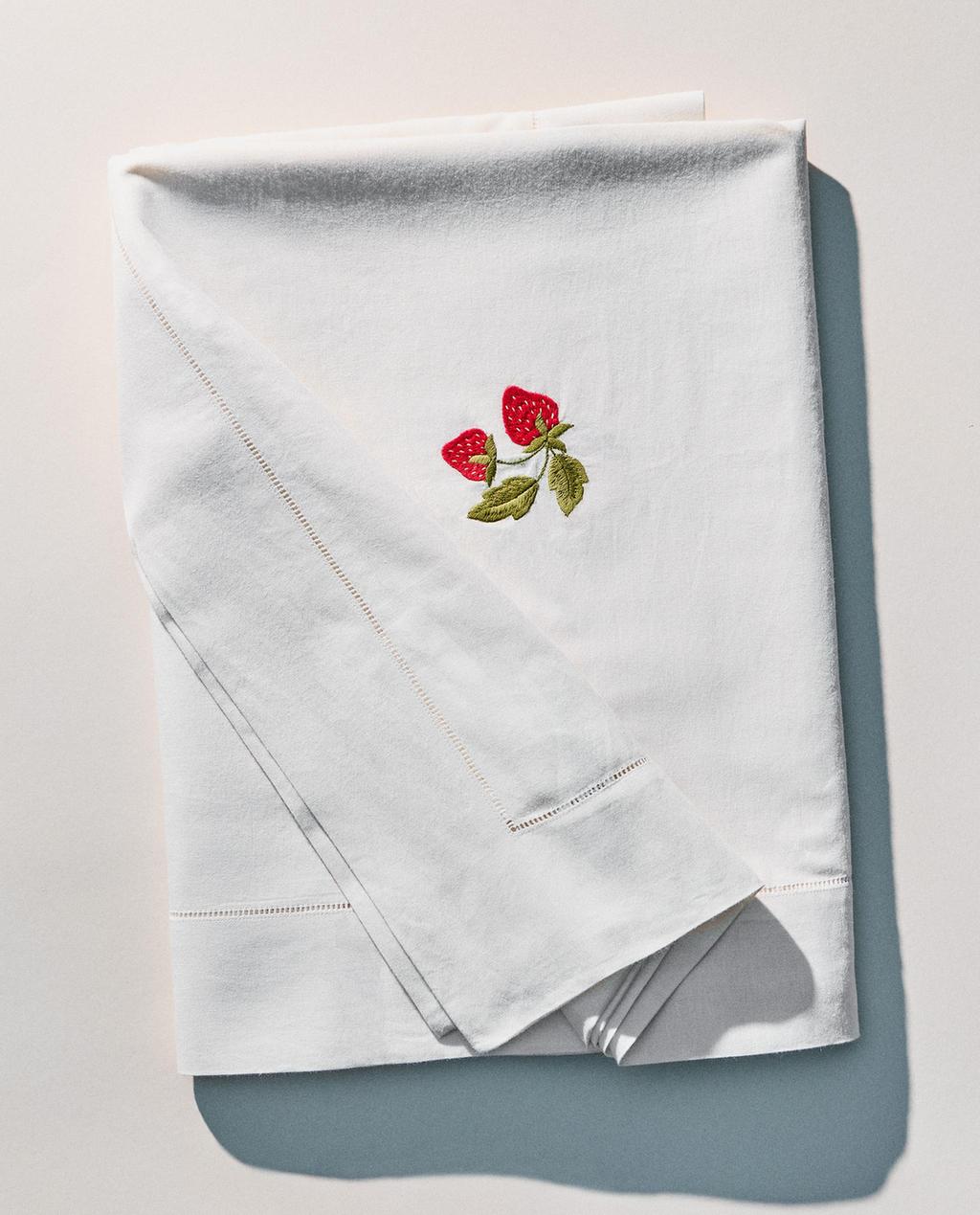 EMBROIDERED FRUIT TABLECLOTH