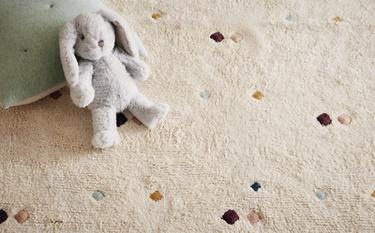 TAPIS ENFANT LOSANGES BRODÉS MULTICOLORES