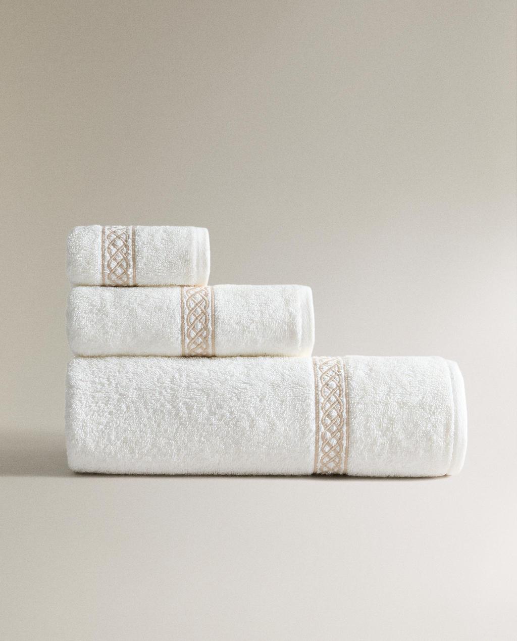 GEOMETRIC EMBROIDERY BATH TOWEL