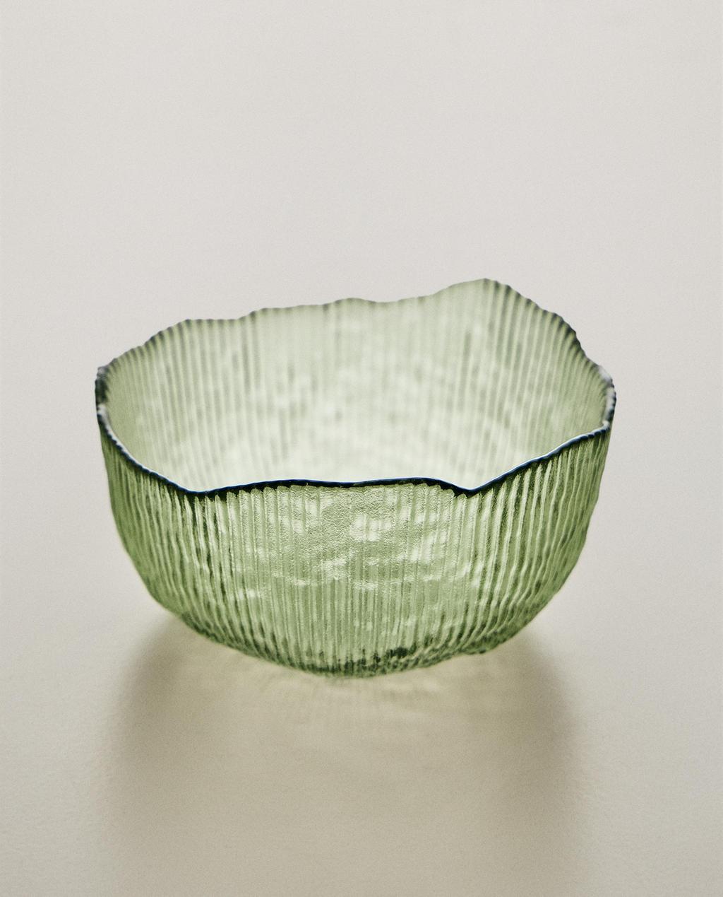 RAISED GLASS BOWL