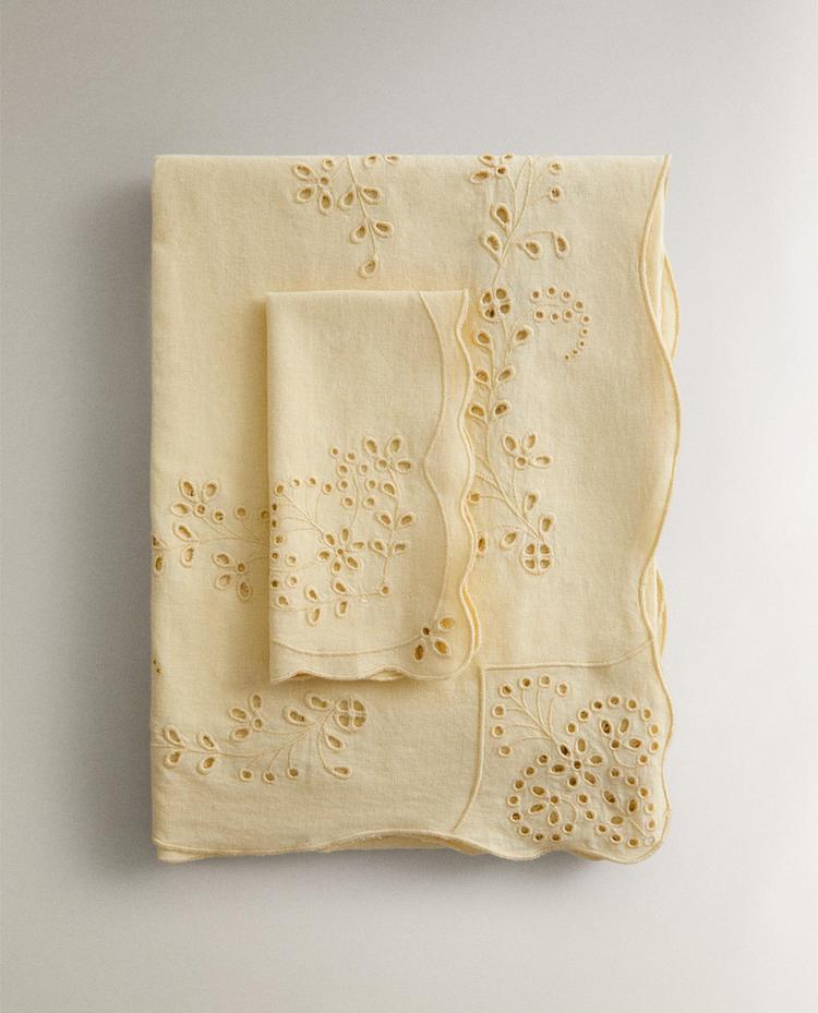 LINEN TABLECLOTH WITH CUTWORK EMBROIDERY