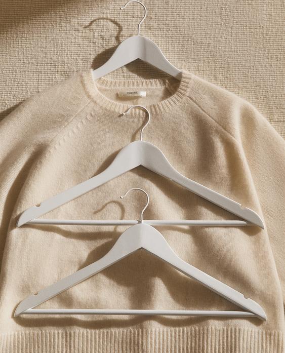 LACQUERED WOODEN HANGER (SET OF 3)