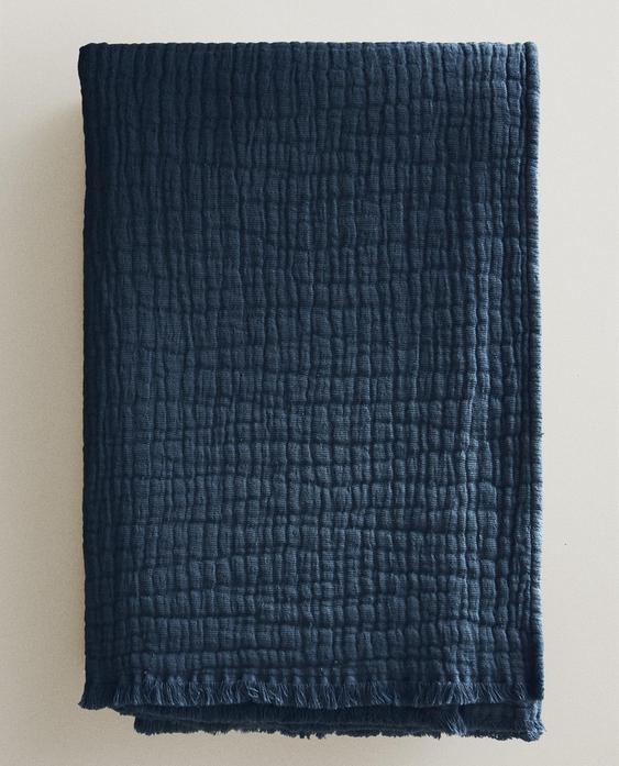TEXTURED JACQUARD THROW