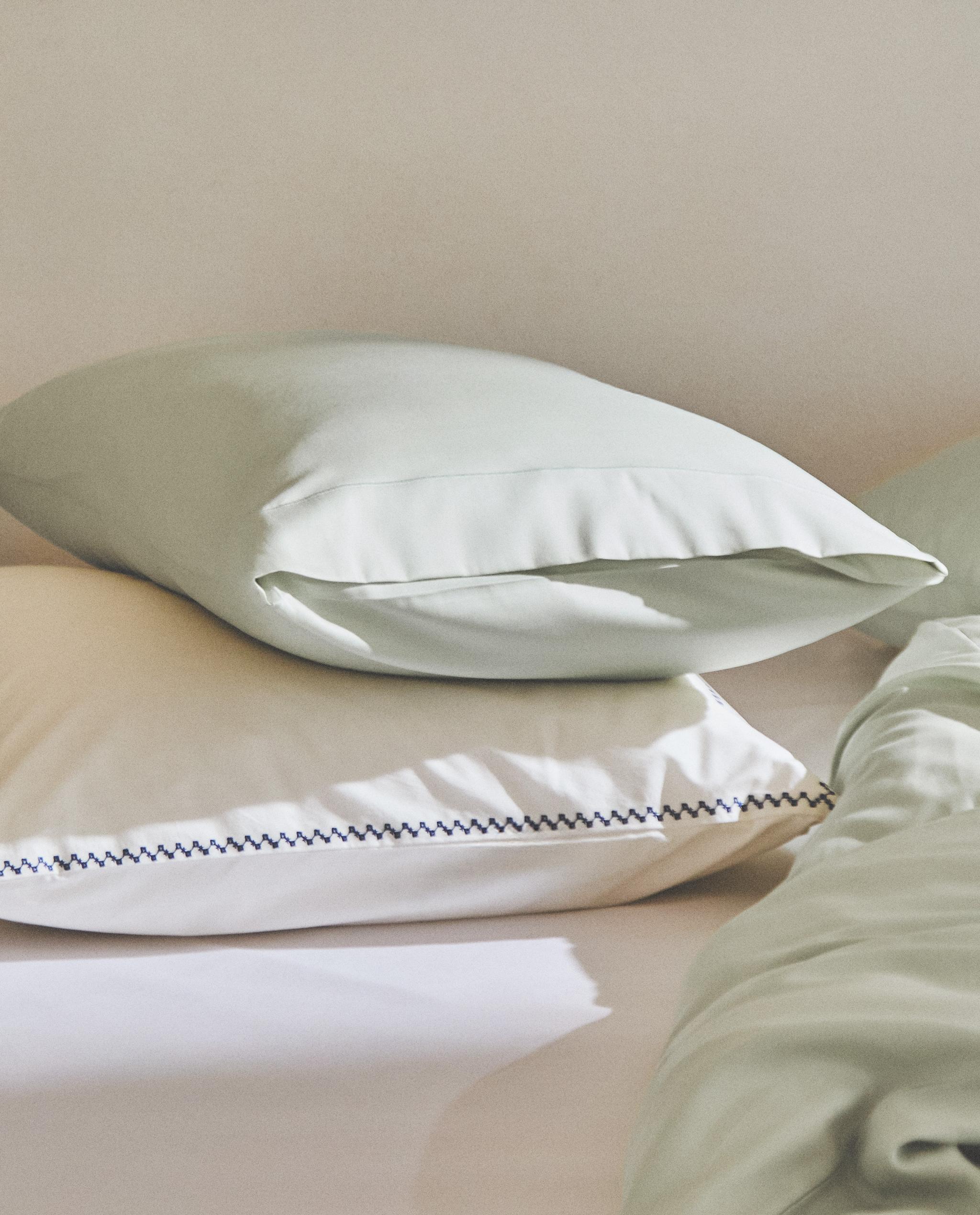 スカラップエッジ サテン ピローケース（300スレッド） | Zara Home