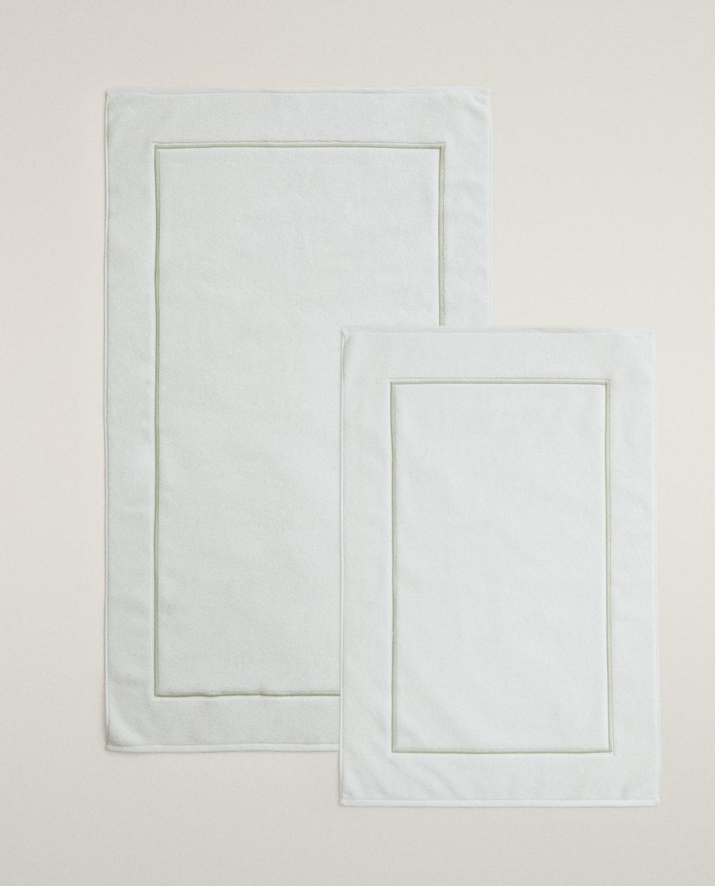 EMBROIDERED SCALLOPED BATH MAT