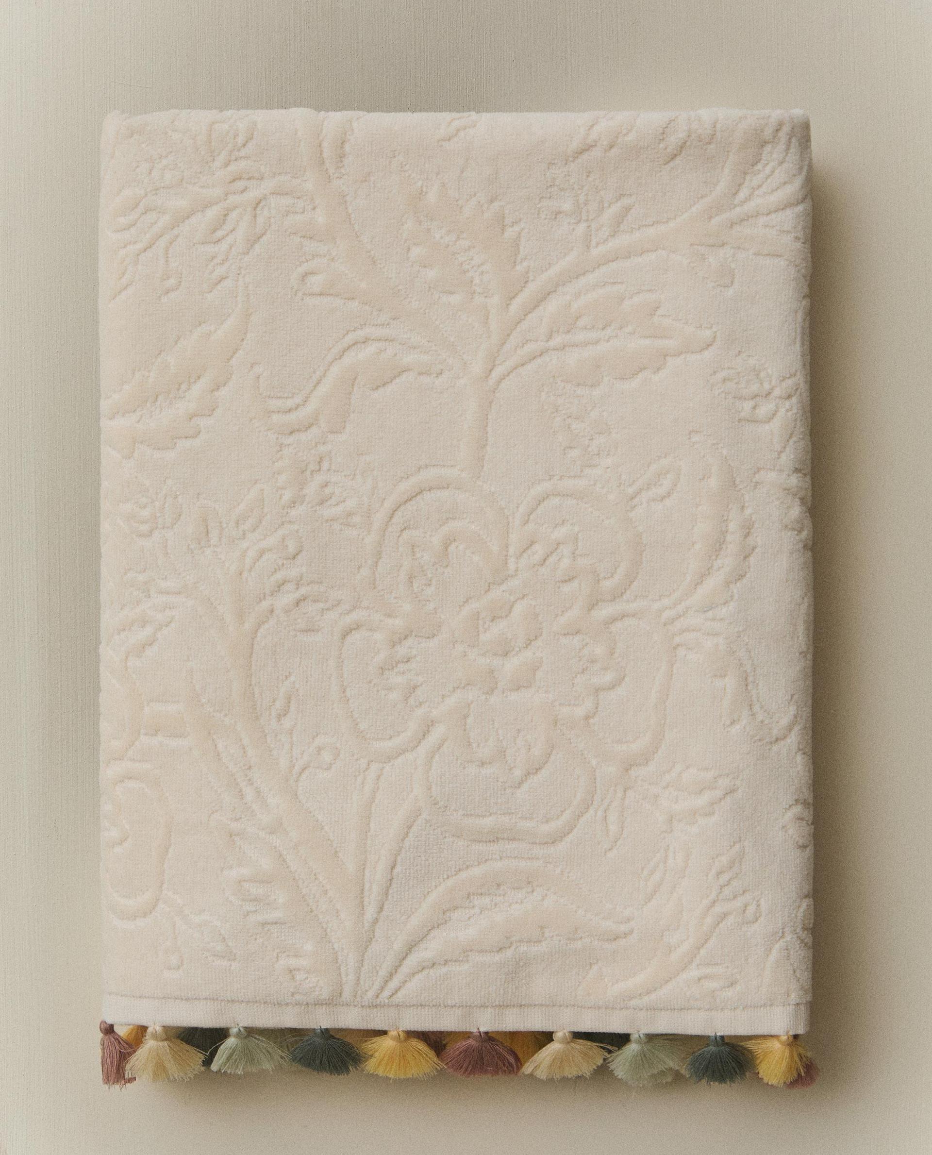 JACQUARD POMPOM BATH TOWEL