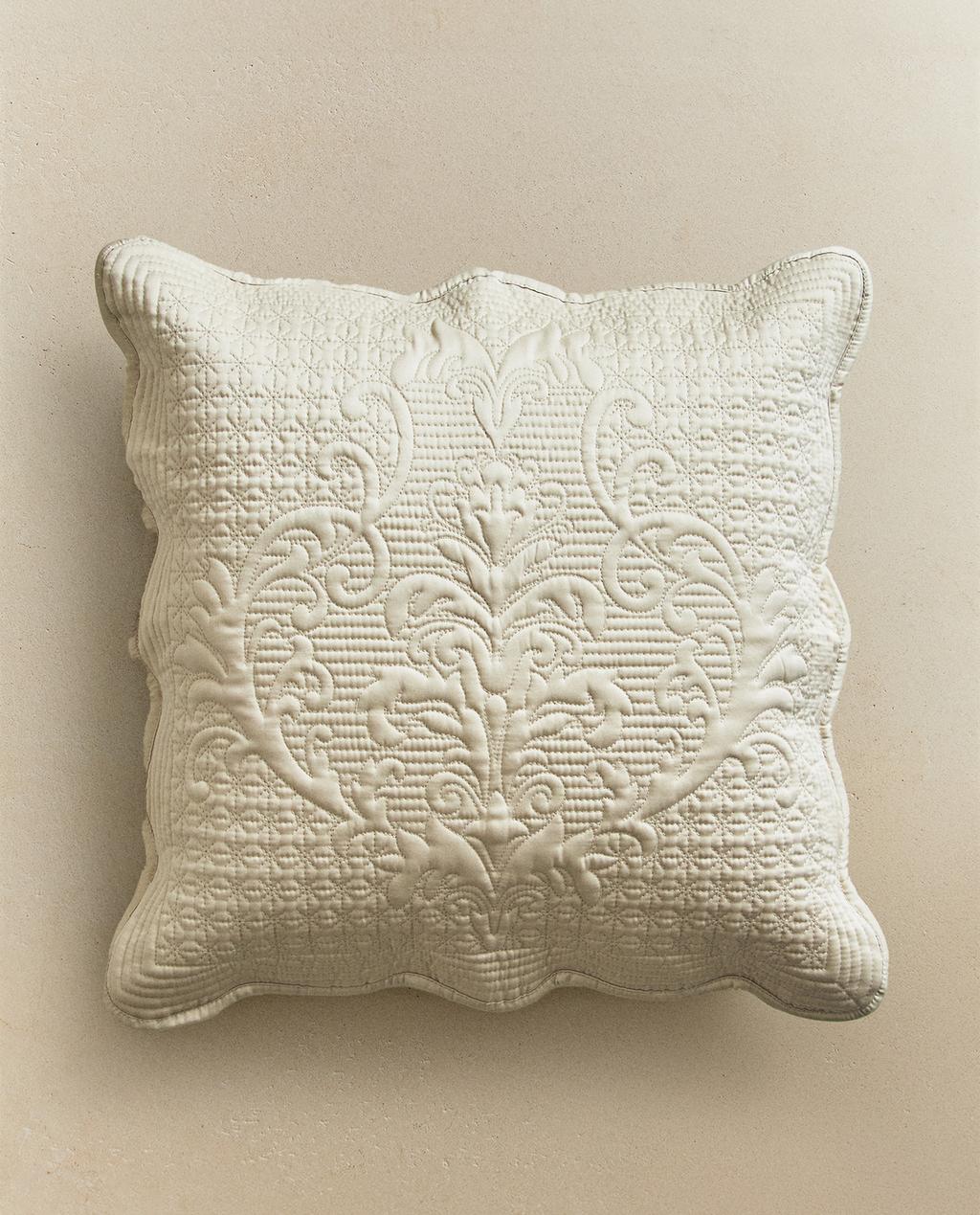 QUILTED CUSHION COVER WITH RAISED DESIGN