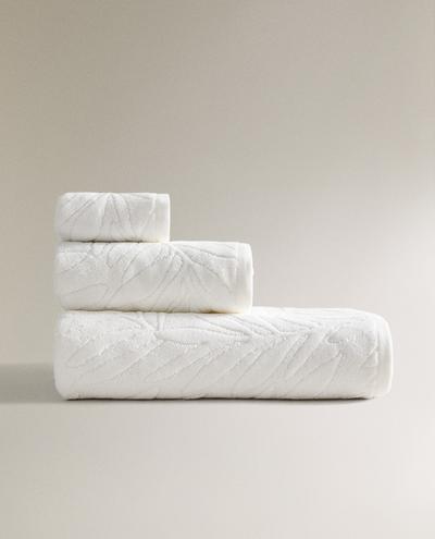 JACQUARD LEAF BATH TOWEL